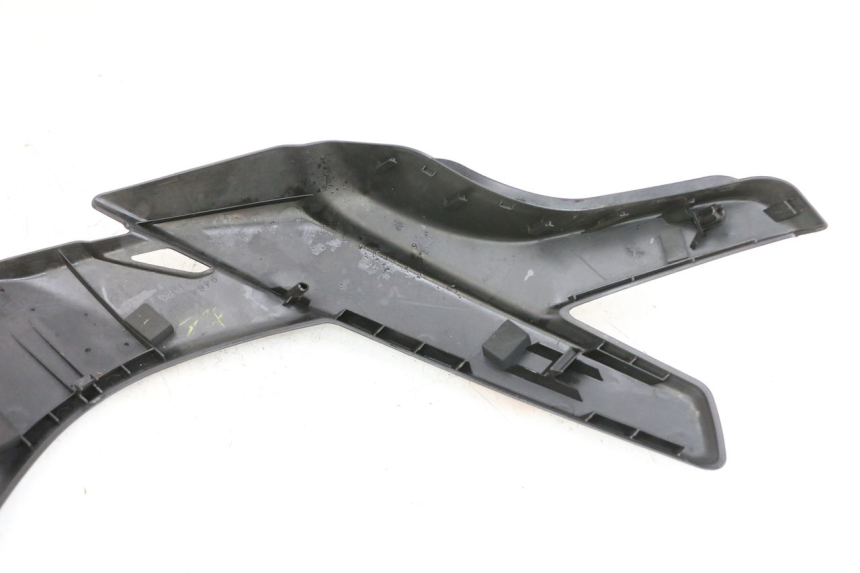 photo de FRONT FAIRING JOINING PIECE SUZUKI BURGMAN 650 (2013 - 2020)