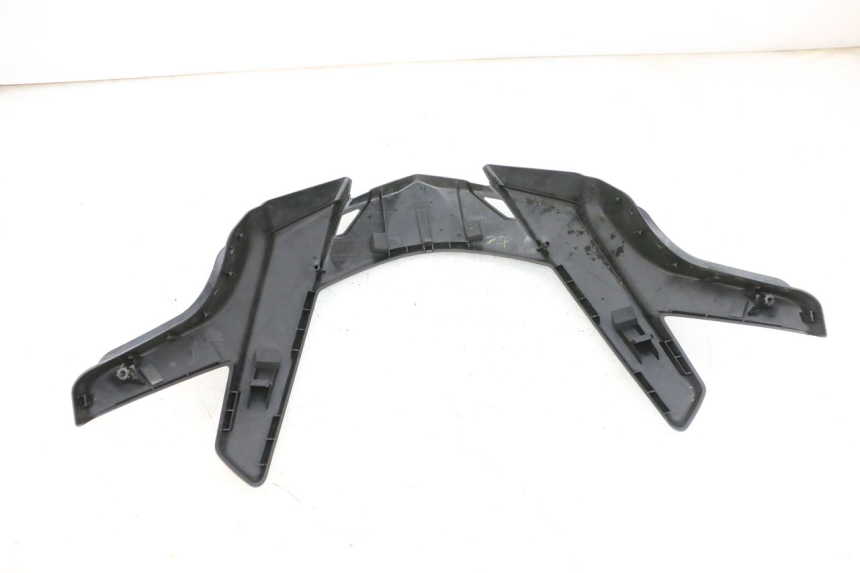photo de FRONT FAIRING JOINING PIECE SUZUKI BURGMAN 650 (2013 - 2020)