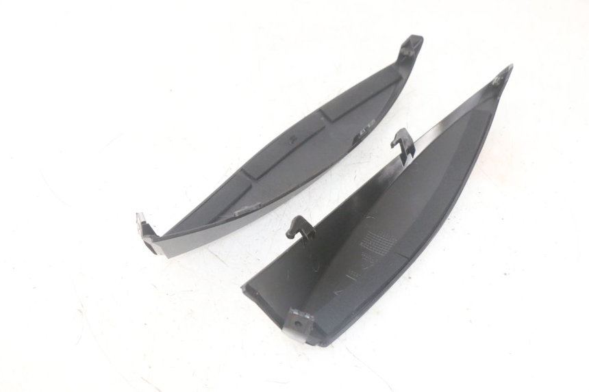 photo de FRONT MIDDLE PANEL  PIAGGIO MP3 HPE 300 (2019 - 2026) - Zoom on usage condition