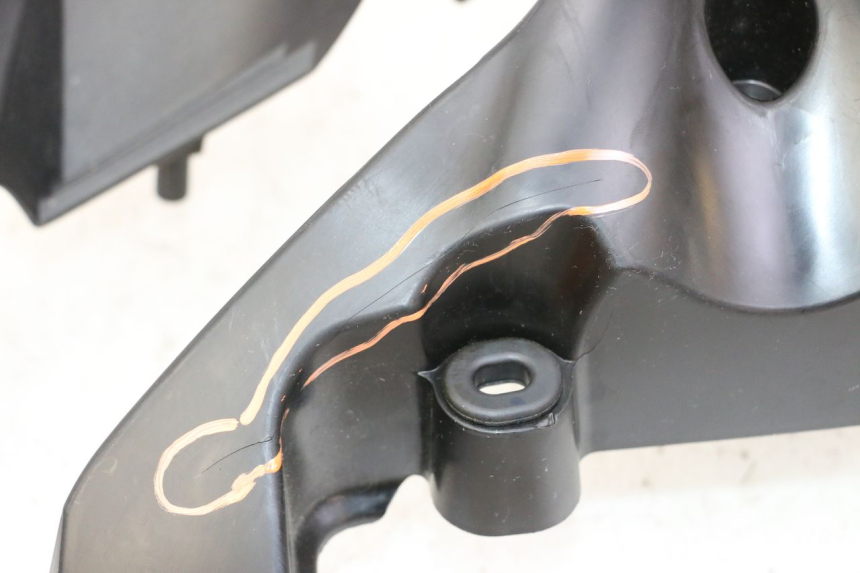 photo de FRONT MIDDLE PANEL YAMAHA XMAX X-MAX 125 (2021 - 2025)