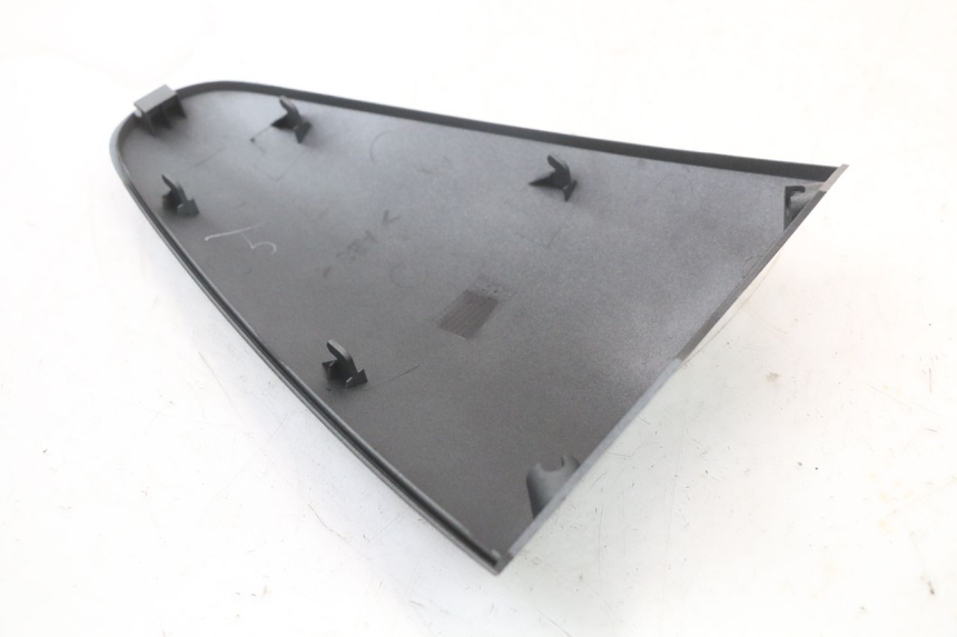 photo de FRONT MIDDLE PANEL YAMAHA YP MAJESTY 125 (2002 - 2006)