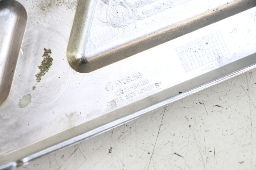 photo de RIGHT MIDDLE FLOOR PANEL HYOSUNG GV AQUILA 125 (2000 - 2004)