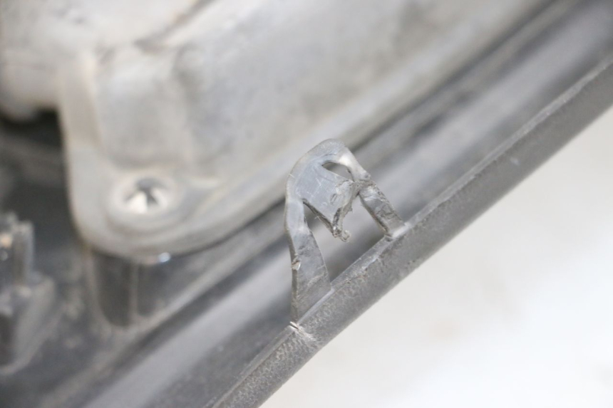 photo de RIGHT MIDDLE FLOOR PANEL SUZUKI BURGMAN 650 (2013 - 2020)