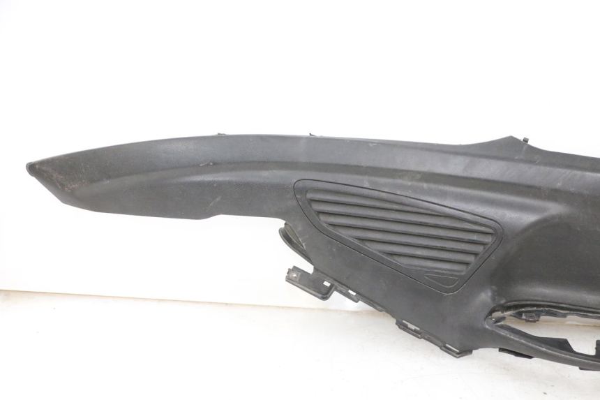 photo de RIGHT MIDDLE FLOOR PANEL SUZUKI BURGMAN 650 (2013 - 2020)