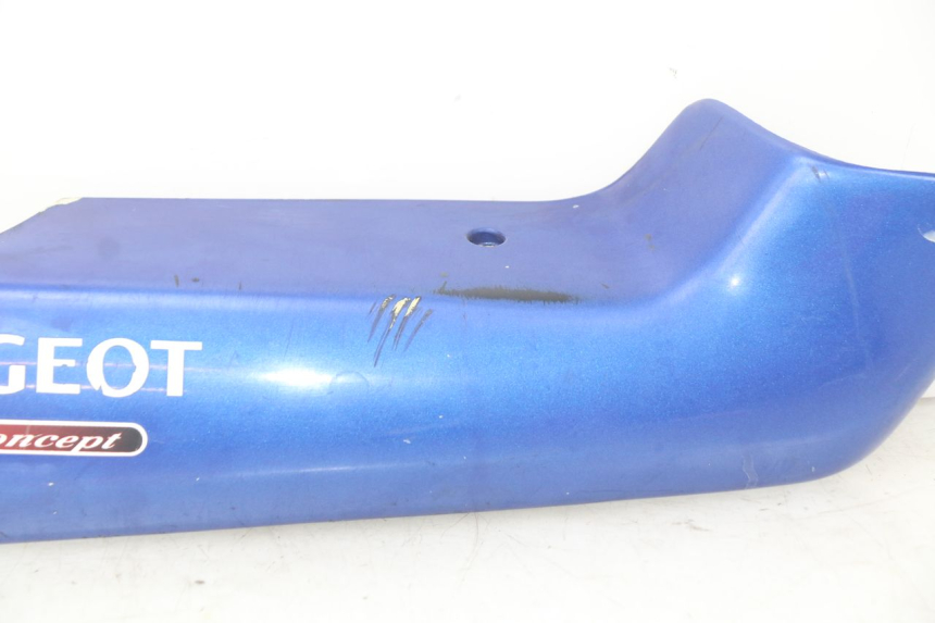 photo de RIGHT FOOTREST BRACKET PEUGEOT FOX 50 (1995 - 2003)