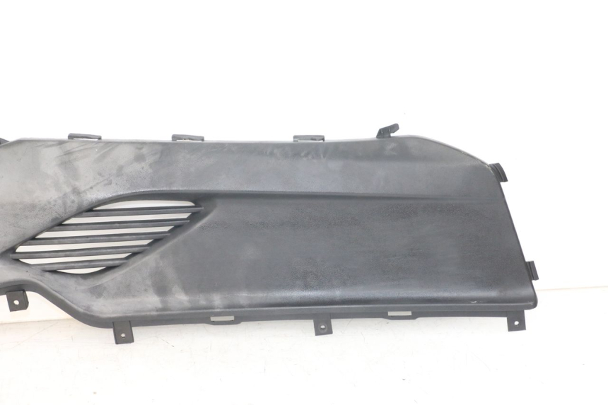 photo de RIGHT FOOTREST BRACKET KYMCO DINK STREET ABS 125 (2011 - 2018)