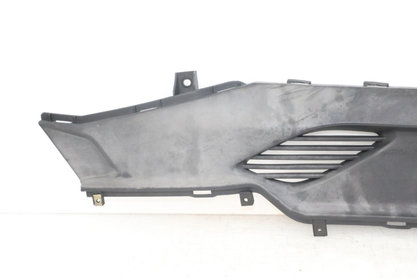 photo de RIGHT FOOTREST BRACKET KYMCO DINK STREET ABS 125 (2011 - 2018)
