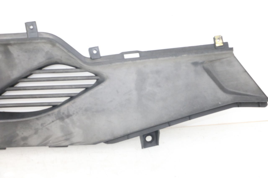 photo de RIGHT FOOTREST BRACKET KYMCO DINK STREET ABS 125 (2011 - 2018)