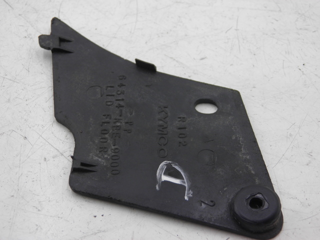 photo de RIGHT MIDDLE FLOOR PANEL KYMCO SPACER 50 (1998 - 2009)