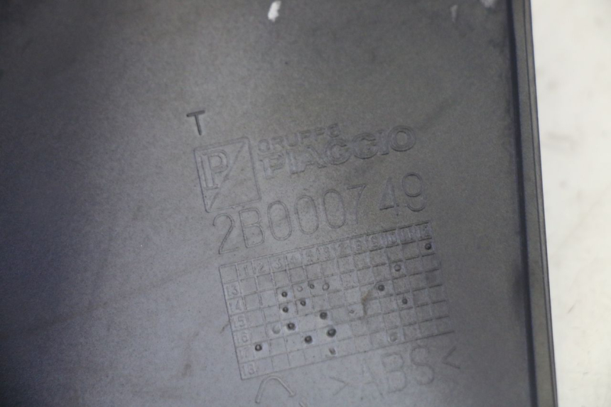 photo de RIGHT MIDDLE FLOOR PANEL PIAGGIO MP3 HPE 350 (2018 - 2020) - Technical close-up