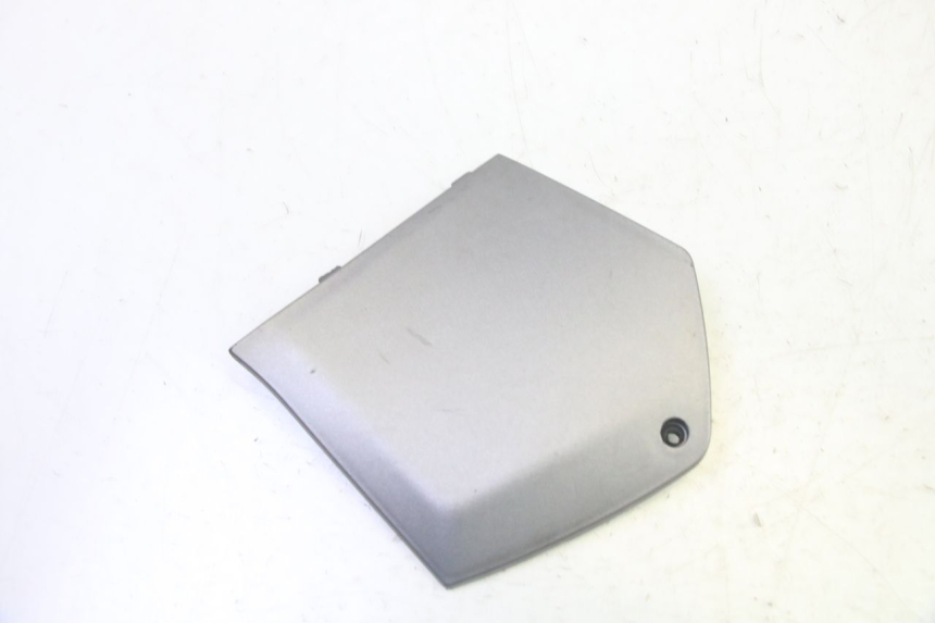 photo de RIGHT FOOTREST BRACKET PIAGGIO MP3 125 (2006 - 2014)