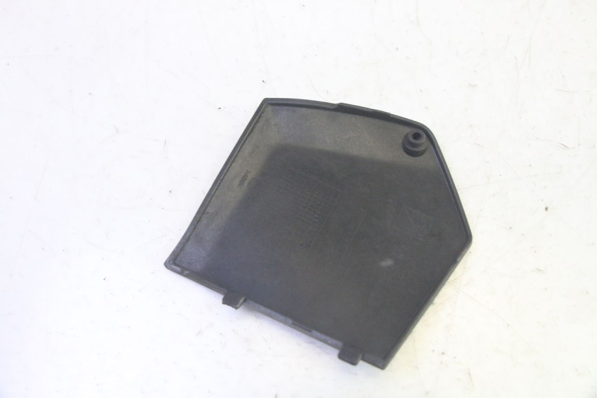 photo de RIGHT FOOTREST BRACKET PIAGGIO MP3 125 (2006 - 2014)