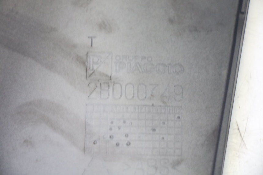 photo de RIGHT MIDDLE FLOOR PANEL PIAGGIO MP3 500 (2016 - 2018) - Technical close-up