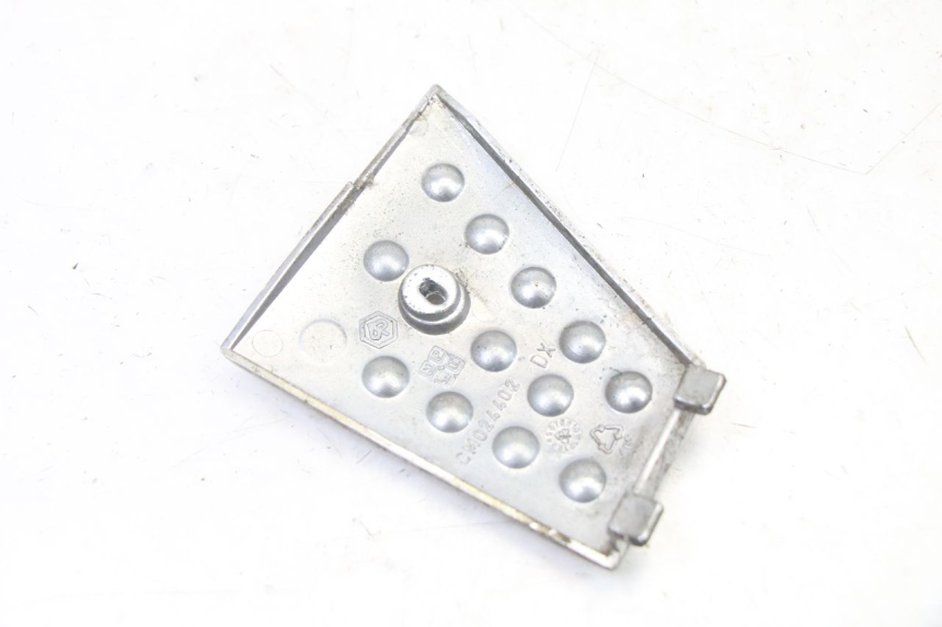 photo de RIGHT MIDDLE FLOOR PANEL PIAGGIO X8 125 (2004 - 2007)