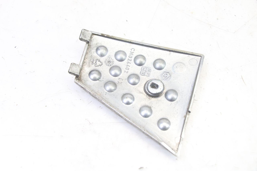 photo de RIGHT MIDDLE FLOOR PANEL PIAGGIO X8 125 (2004 - 2007)