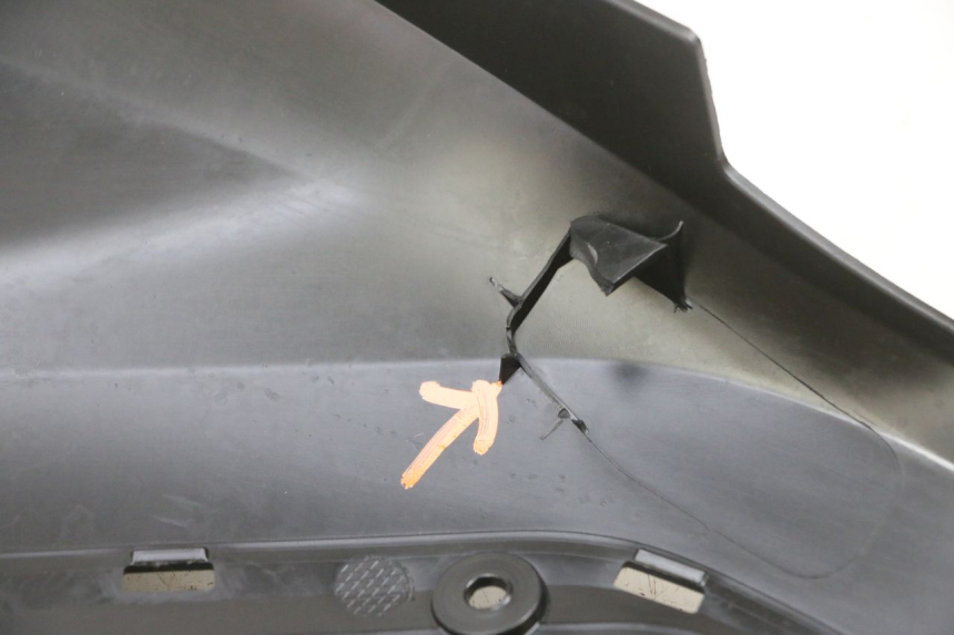 photo de RIGHT MIDDLE FLOOR PANEL YAMAHA TRICITY 300 (2020 - 2024) - Technical close-up