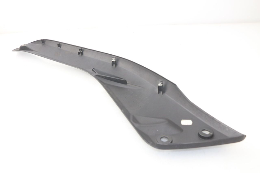 photo de RIGHT FOOTREST BRACKET YAMAHA X-MAX XMAX 125 (2010 - 2014)