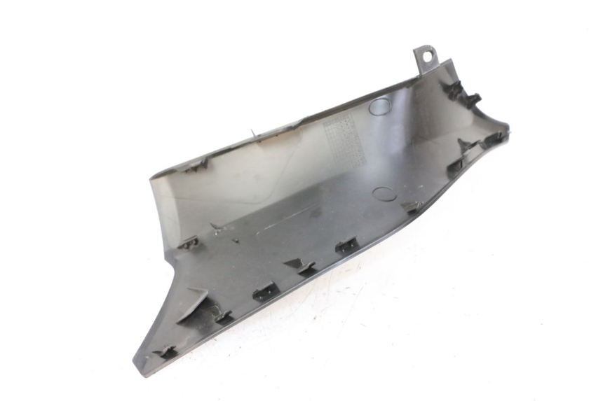 photo de RIGHT MIDDLE FLOOR PANEL YAMAHA XMAX X-MAX 125 (2021 - 2025)