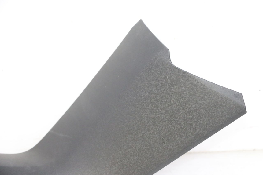 photo de RIGHT MIDDLE FLOOR PANEL YAMAHA XMAX X-MAX 125 (2021 - 2025)