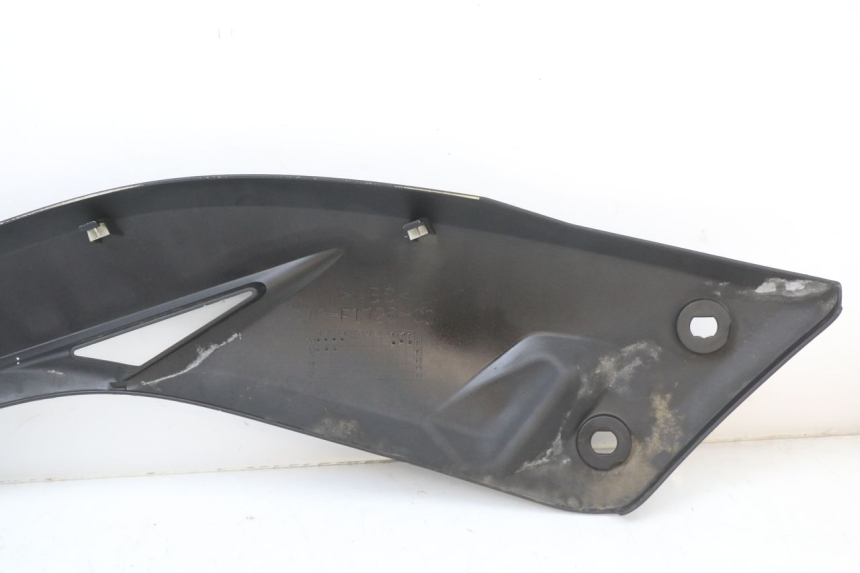 photo de RIGHT FOOTREST BRACKET YAMAHA X-MAX XMAX 125 (2010 - 2014)