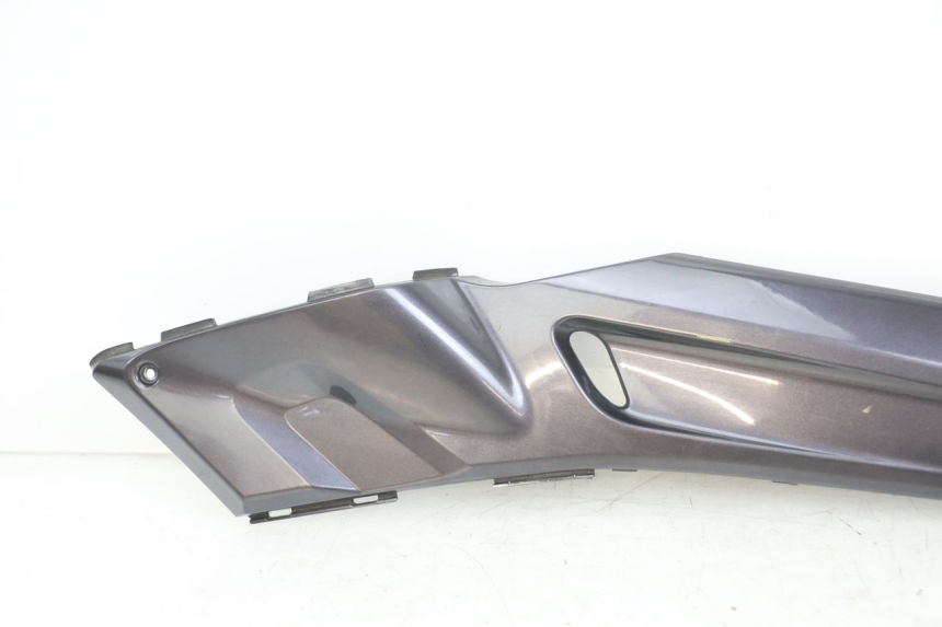 photo de RIGHT FOOTREST BRACKET YAMAHA XMAX X-MAX 125 (2006 - 2009)