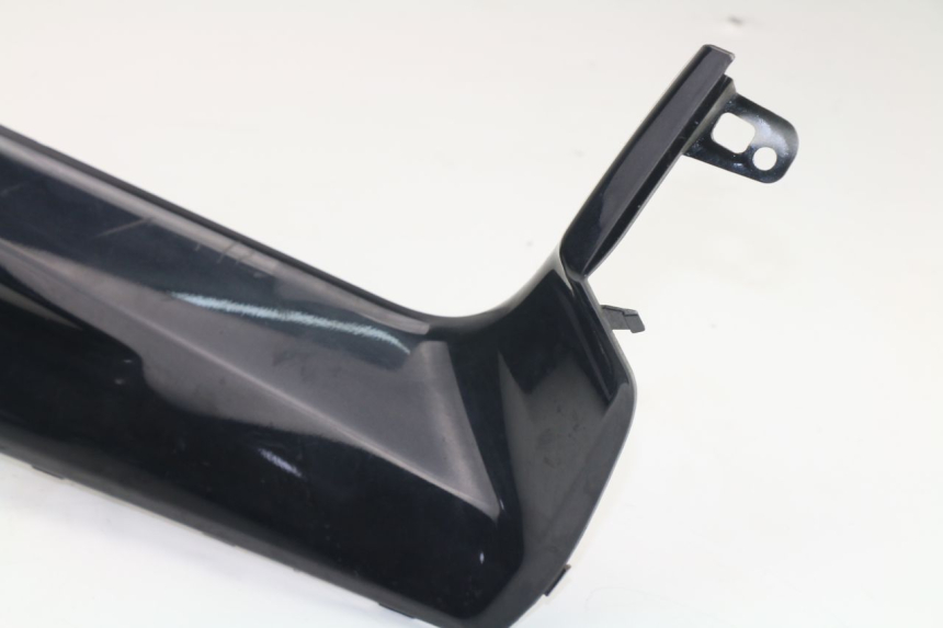 photo de RIGHT FOOTREST BRACKET YAMAHA XMAX X-MAX 125 (2006 - 2009)