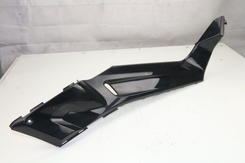 photo de RIGHT FOOTREST BRACKET YAMAHA XMAX X-MAX 125 (2006 - 2009)