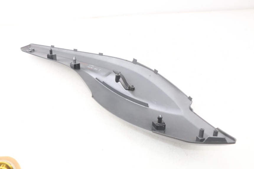 photo de RIGHT MIDDLE FLOOR PANEL YAMAHA XP T-MAX TMAX 500 (2008 - 2012)