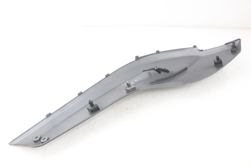 photo de RIGHT MIDDLE FLOOR PANEL YAMAHA XP T-MAX TMAX 500 (2008 - 2012)