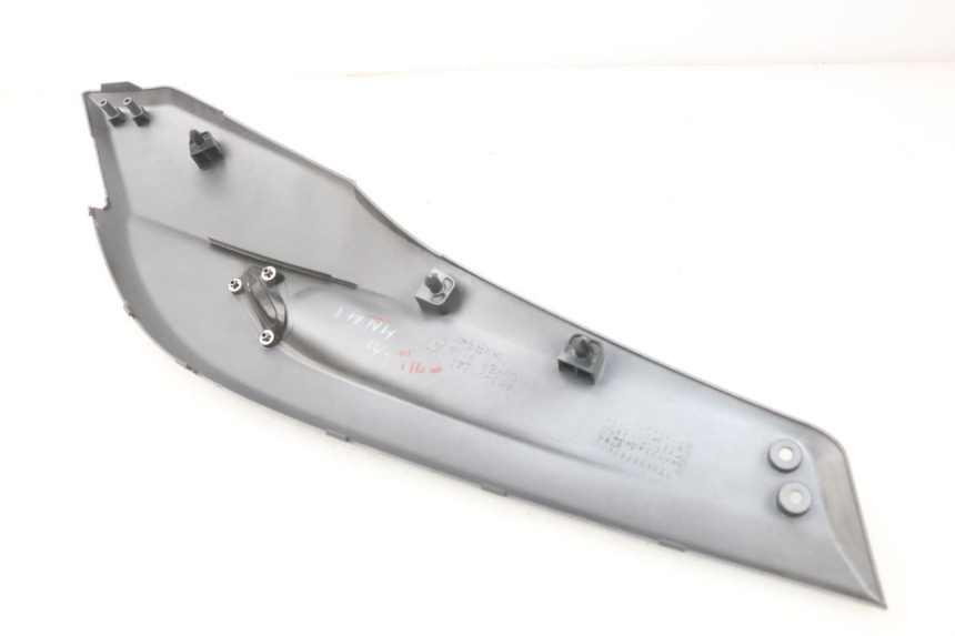 photo de RIGHT MIDDLE FLOOR PANEL YAMAHA XP T-MAX TMAX 500 (2008 - 2012)