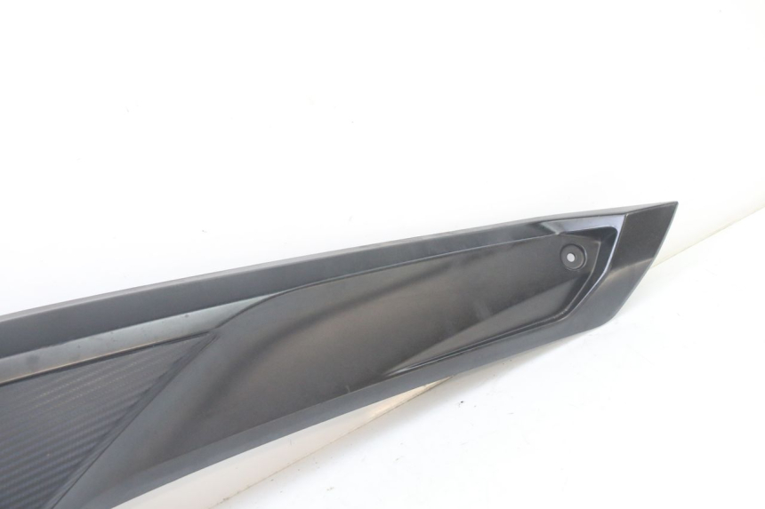 photo de RIGHT MIDDLE FLOOR PANEL YAMAHA YP X-MAX XMAX 400 (2014 - 2017)
