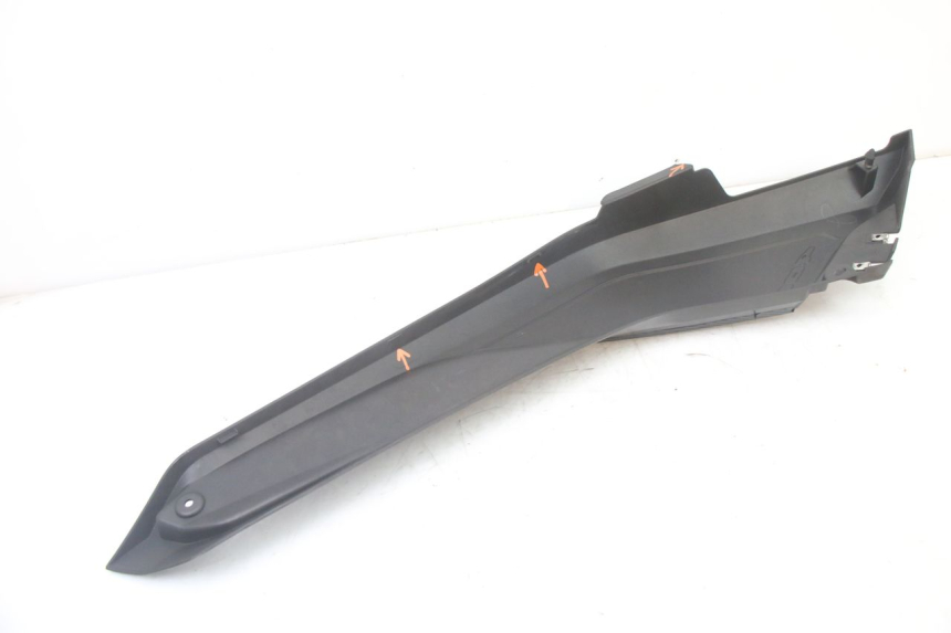 photo de RIGHT MIDDLE FLOOR PANEL YAMAHA YP X-MAX XMAX 400 (2014 - 2017)