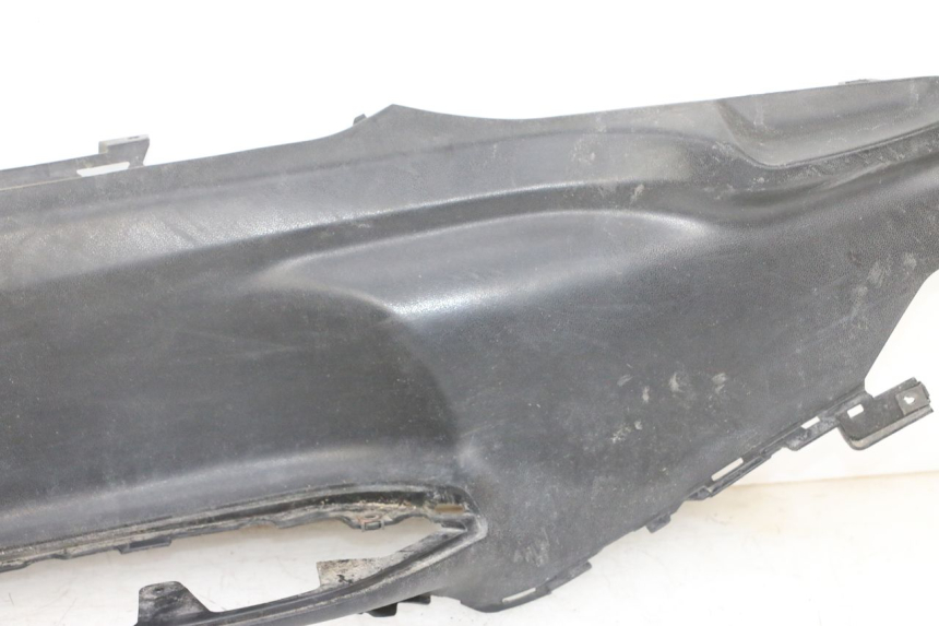 photo de LEFT MIDDLE FLOOR PANEL SUZUKI BURGMAN 650 (2013 - 2020)