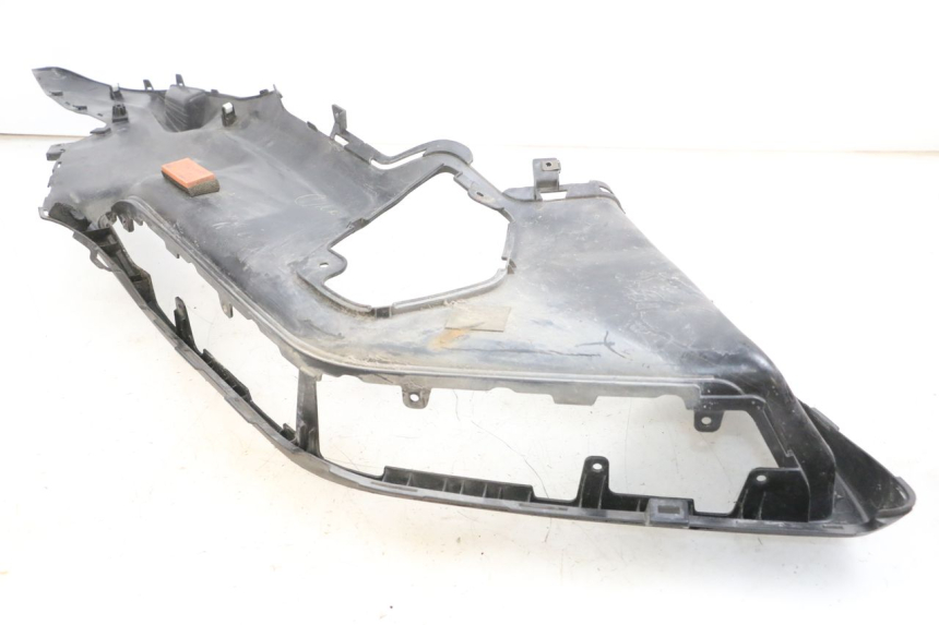 photo de LEFT MIDDLE FLOOR PANEL SUZUKI BURGMAN 650 (2013 - 2020)