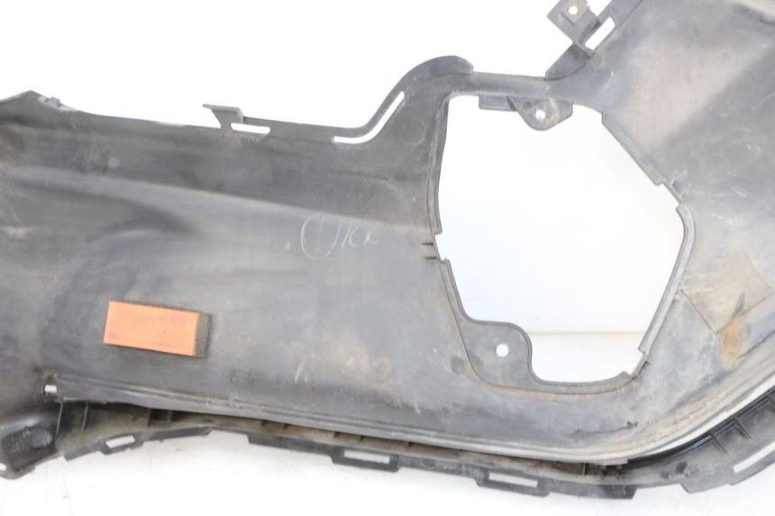 photo de LEFT MIDDLE FLOOR PANEL SUZUKI BURGMAN 650 (2013 - 2020)