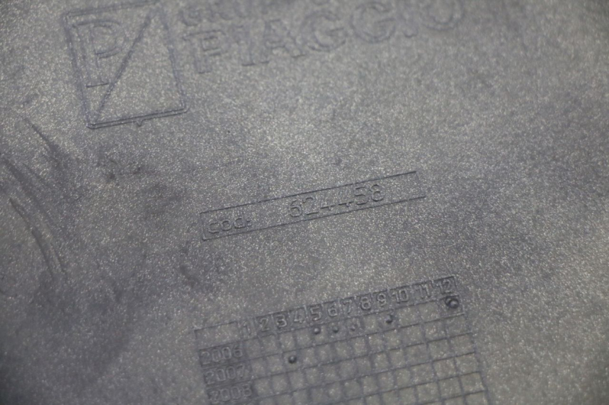 photo de LEFT MIDDLE FLOOR PANEL PIAGGIO MP3 125 (2006 - 2014)