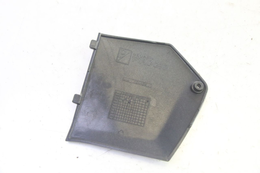 photo de LEFT MIDDLE FLOOR PANEL PIAGGIO MP3 RL 250 (2007 - 2010) - Zoom on usage condition