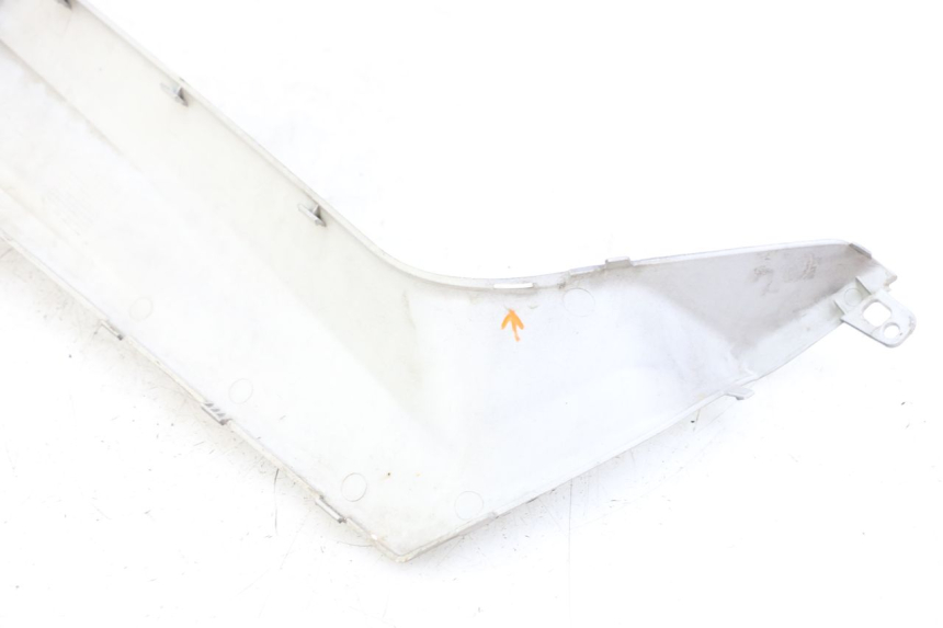 photo de LEFT FOOTREST BRACKET YAMAHA XMAX X-MAX 125 (2006 - 2009)