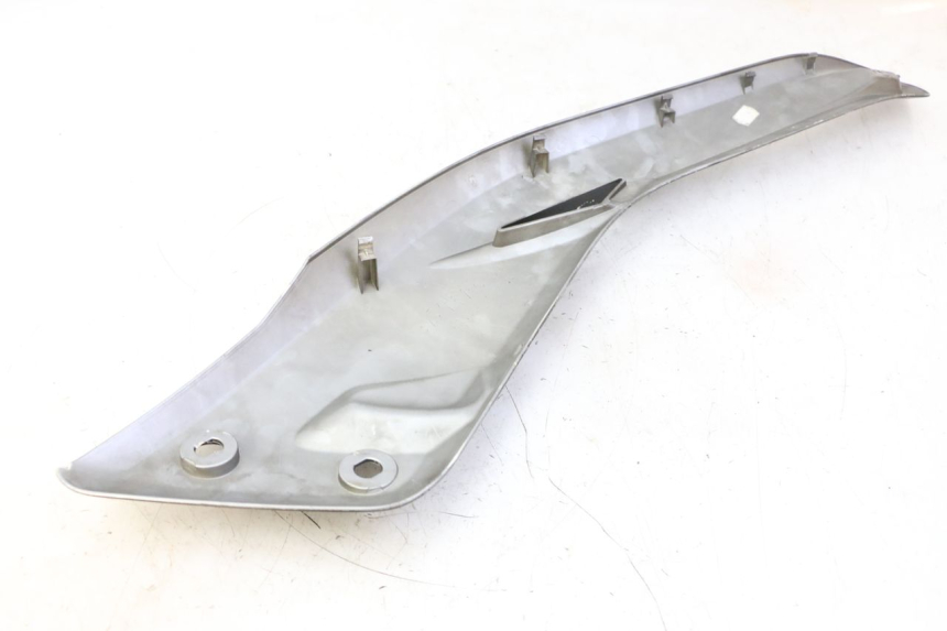 photo de LEFT MIDDLE FLOOR PANEL YAMAHA X-MAX XMAX 125 (2010 - 2014)