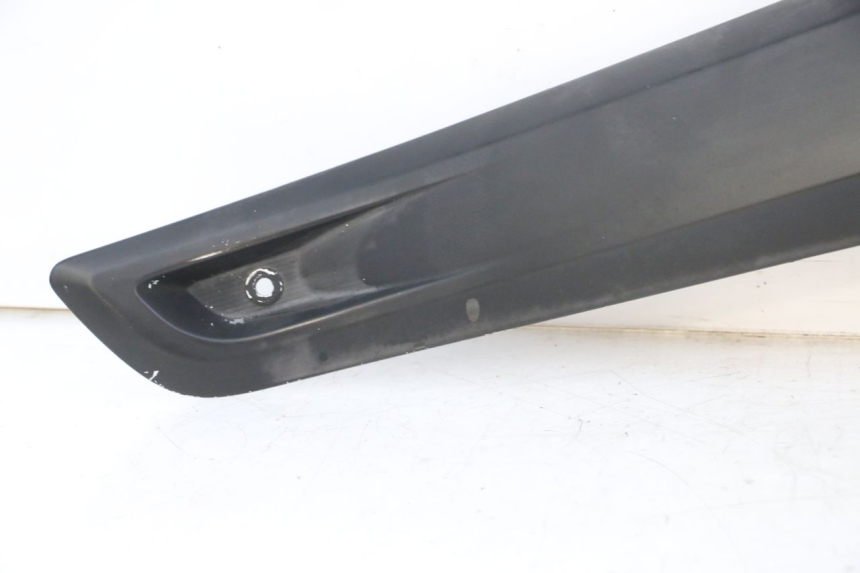 photo de LEFT MIDDLE FLOOR PANEL YAMAHA X-MAX XMAX 125 (2010 - 2014)