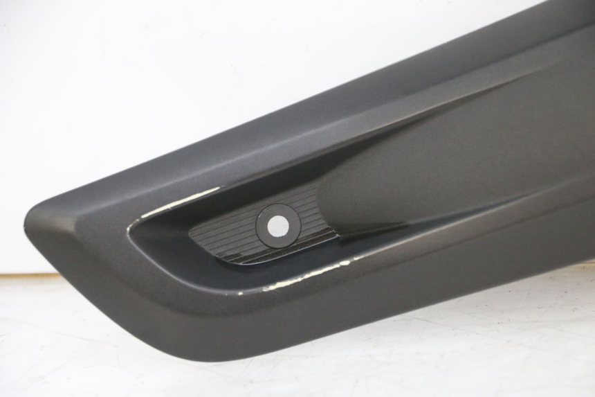 photo de LEFT MIDDLE FLOOR PANEL YAMAHA X-MAX XMAX 125 (2010 - 2014)