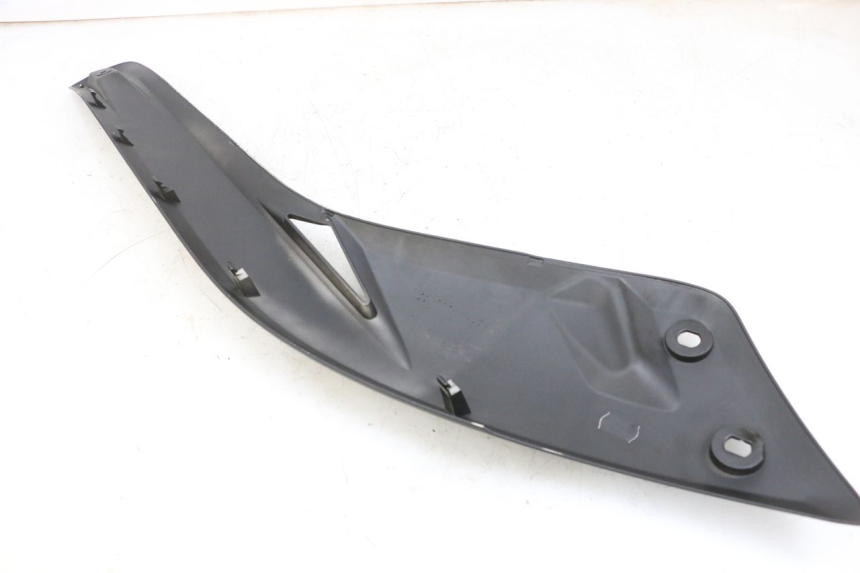 photo de LEFT MIDDLE FLOOR PANEL YAMAHA X-MAX XMAX 125 (2010 - 2014)