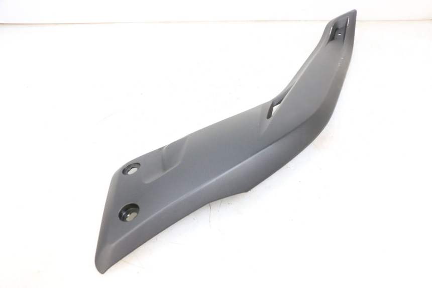 photo de LEFT MIDDLE FLOOR PANEL YAMAHA X-MAX XMAX 125 (2010 - 2014)