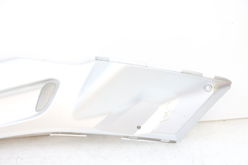 photo de LEFT FOOTREST BRACKET YAMAHA XMAX X-MAX 125 (2006 - 2009) - Spare part profile view