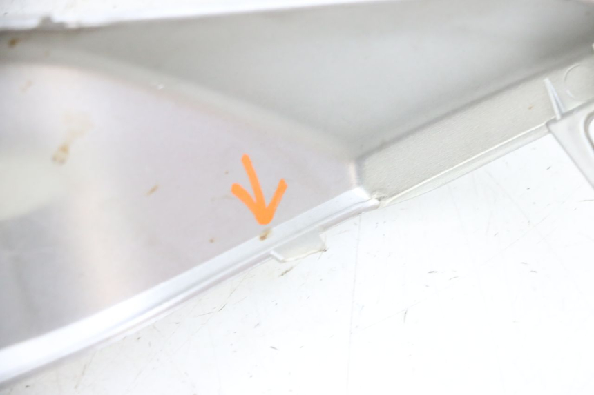 photo de LEFT FOOTREST BRACKET YAMAHA XMAX X-MAX 125 (2006 - 2009) - Checked used part