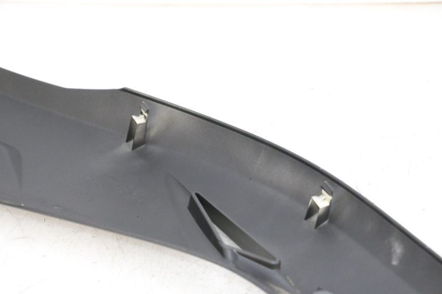 photo de LEFT MIDDLE FLOOR PANEL YAMAHA X-MAX XMAX 125 (2010 - 2013) - Alternative perspective