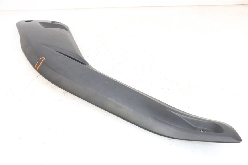 photo de LEFT MIDDLE FLOOR PANEL YAMAHA X-MAX XMAX 125 (2010 - 2013) - Fixing points details