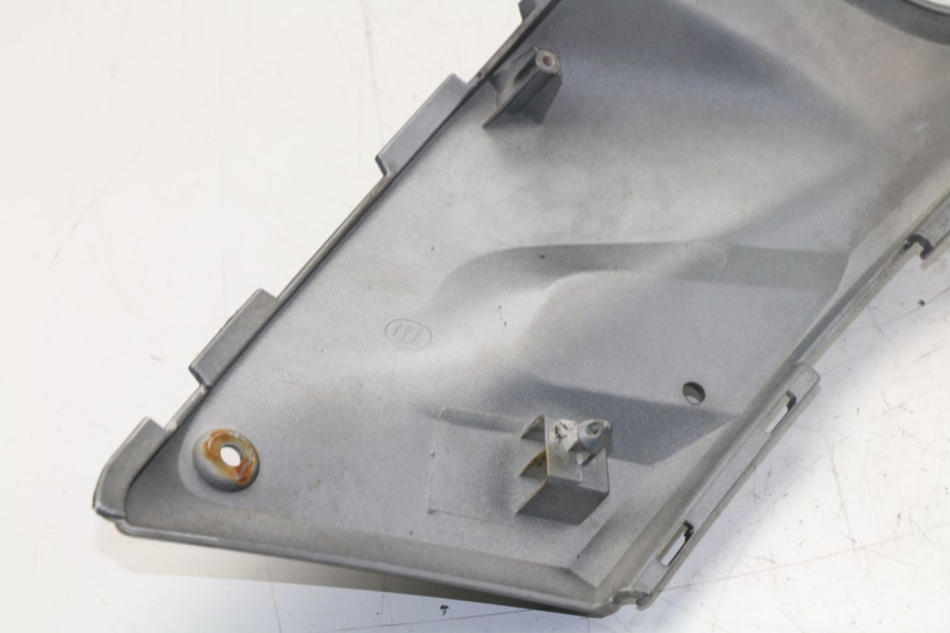 photo de LEFT MIDDLE FLOOR PANEL YAMAHA X-MAX XMAX 250 (2006 - 2009)