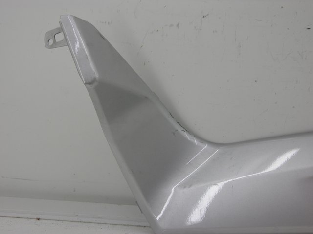 photo de LEFT FOOTREST BRACKET YAMAHA XMAX X-MAX 125 (2006 - 2009)