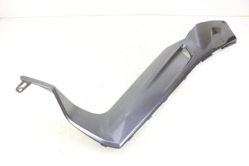 photo de LEFT FOOTREST BRACKET YAMAHA XMAX X-MAX 125 (2006 - 2009)